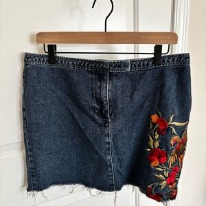 NY Jeans Embroidered Denim Skirt